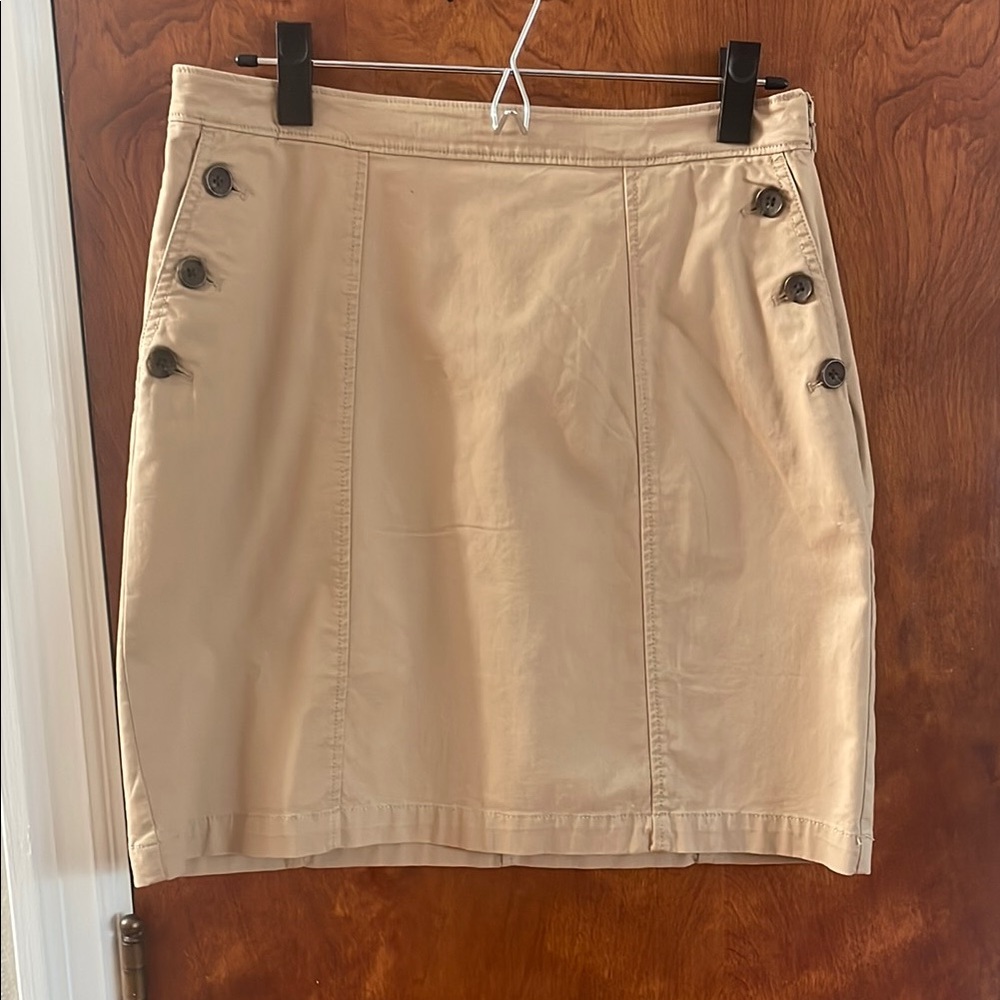 Banana Republic Tan Button-Detail Women's Skirt. Size 4.